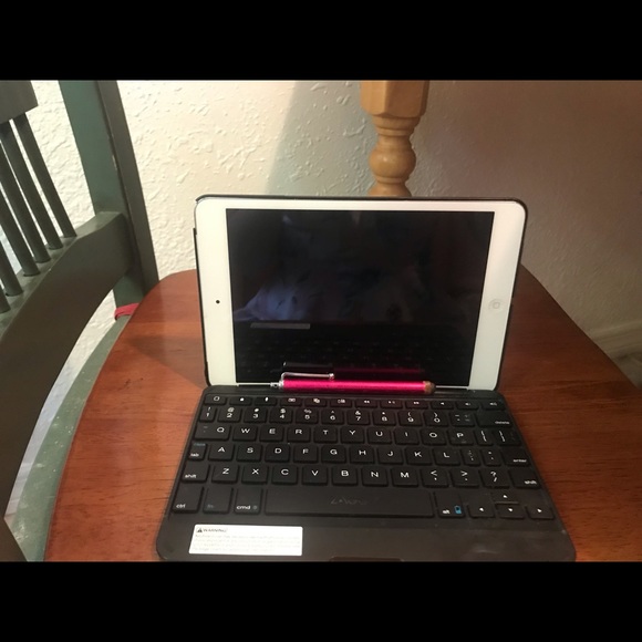 iPad mini version 3 16 gbs - Picture 1 of 4